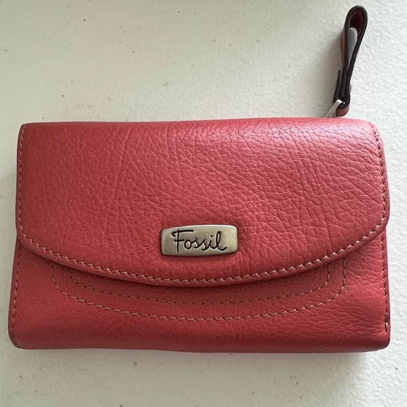 Fossil Peachy Red Leather Women's Wallet - Picture 1 of 4
